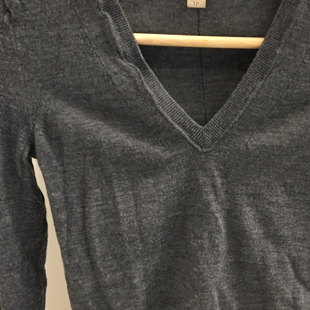 V-Neck sweater - Picture 2 of 2